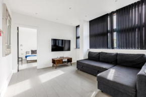 Modern & bright 1BR flat in Hanwell, free parking